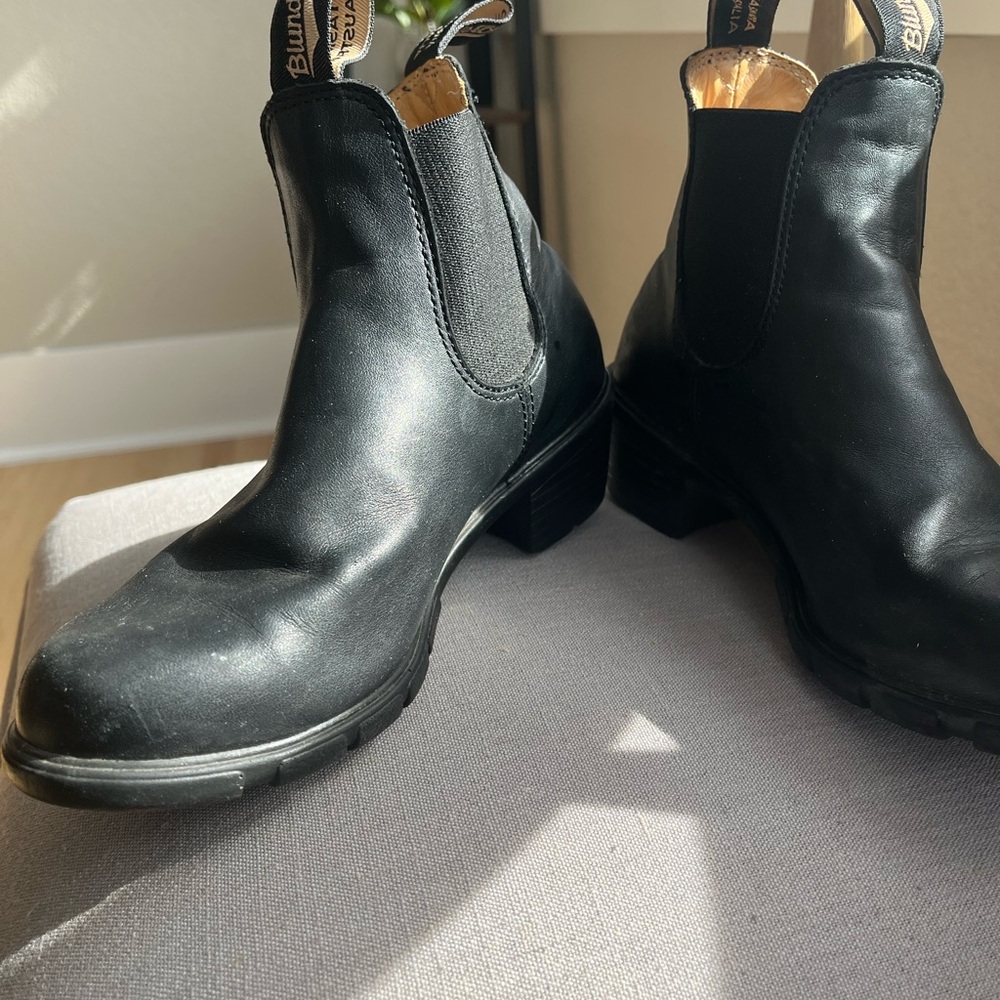 Blundstone Black Leather Chelsea Boots - Picture 2 of 5